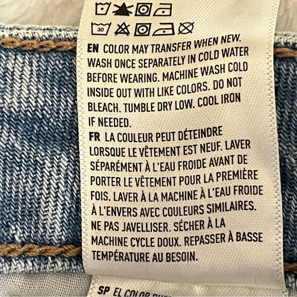 American Eagle Outfitters Women's Strigid Mom Jean Light Wash Size 2 - Picture 13 of 16